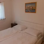 阿托斯公寓 公寓 *