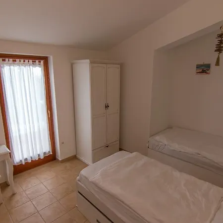 Athos Apartment *