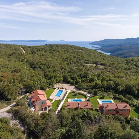 Athos Apartment *